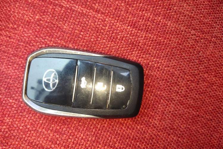 Used Toyota YARiS L Zhi Xuan 2019 1.5G CVT Xuan Dong Sunroof Version China VI Standard Vehicle Key