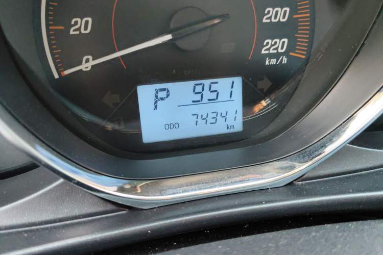 Used Toyota YARiS L Zhi Xuan 2020 1.5L CVT Leading Edition Odometer Close Up
