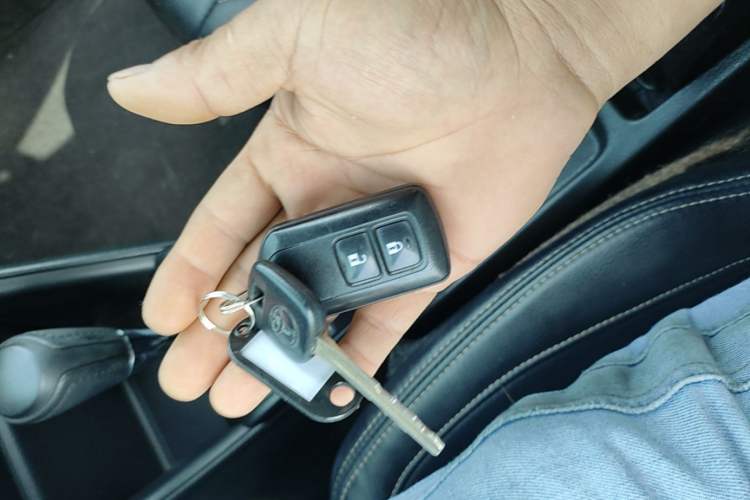Used Toyota YARiS L Zhi Xuan 2020 1.5L CVT Leading Edition Vehicle Key