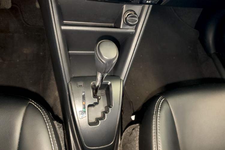 Used Toyota YARiS L Zhi Xuan 2020 1.5L CVT Leading Edition Gear Lever