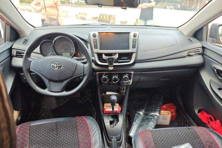 Used Toyota YARiS L Zhi Xuan 2020 1.5L CVT Leading Edition Center Console