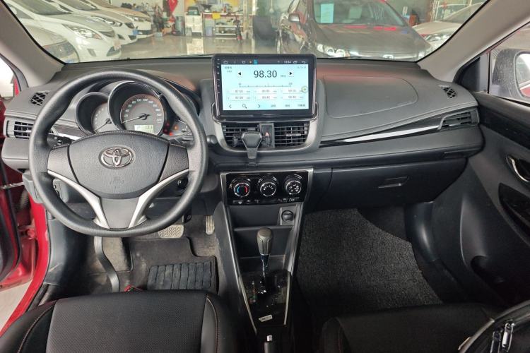 Used Toyota YARiS L Zhi Xuan 2020 1.5L CVT Luxury Edition Center Console
