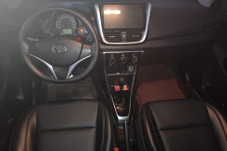 Used Toyota YARiS L Zhi Xuan 2020 X-Trail X 1.5L CVT Luxury Edition Center Console