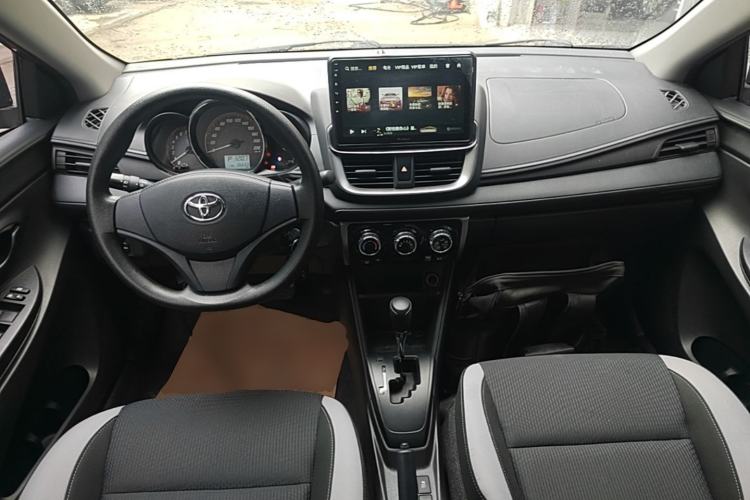 Used Toyota YARiS L Zhi Xuan 2020 1.5L CVT Leading Edition Center Console