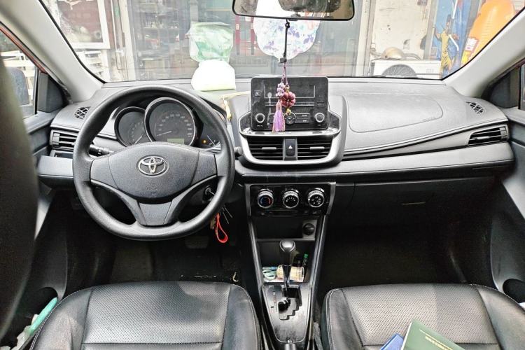 Used Toyota YARiS L Zhi Xuan 2020 1.5L CVT Leading Edition Center Console