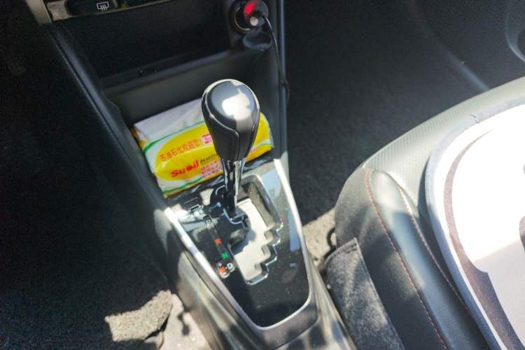 Used Toyota YARiS L Zhi Xuan 2020 1.5L CVT Luxury Edition Gear Lever