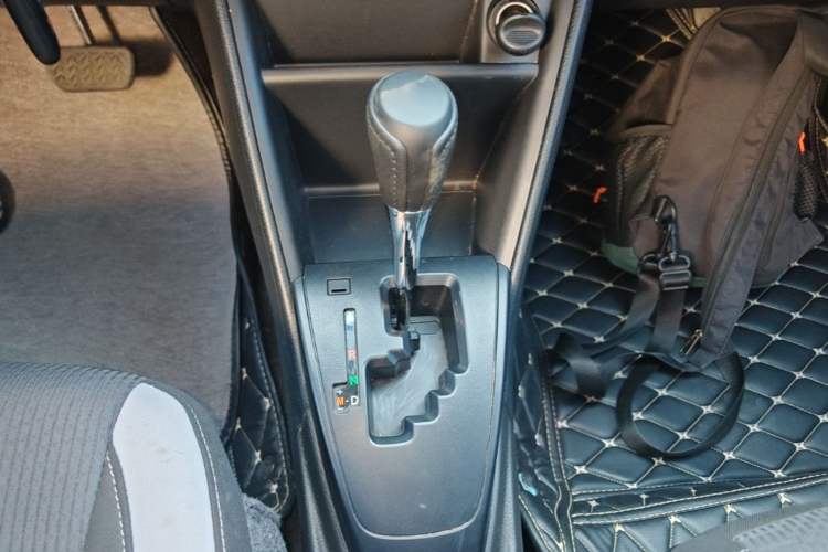 Used Toyota YARiS L Zhi Xuan 2020 1.5L CVT Leading Edition Gear Lever