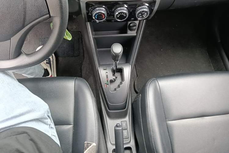 Used Toyota YARiS L Zhi Xuan 2020 1.5L CVT Leading Edition Gear Lever