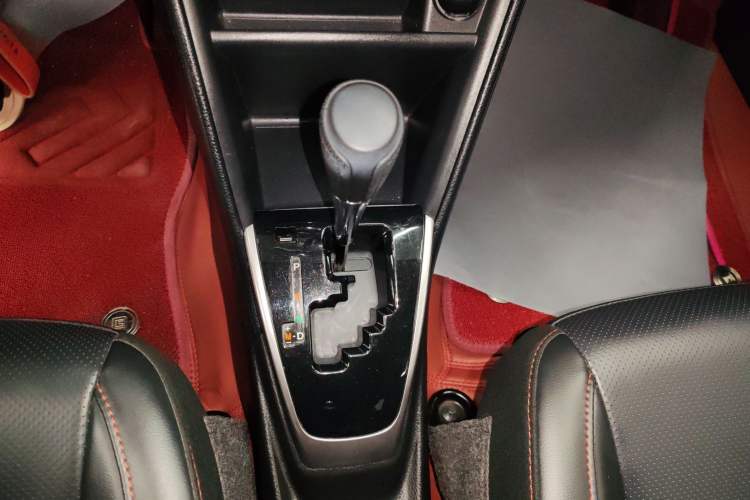 Used Toyota YARiS L Zhi Xuan 2020 1.5L CVT Luxury Edition Gear Lever