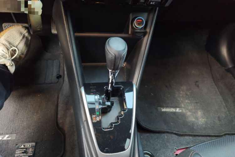 Used Toyota YARiS L Zhi Xuan 2020 1.5L CVT Luxury Edition Gear Lever