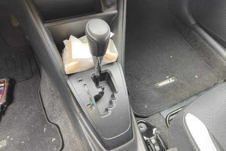 Used Toyota YARiS L Zhi Xuan 2020 1.5L CVT Leading Edition Gear Lever