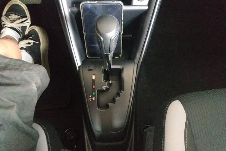 Used Toyota YARiS L Zhi Xuan 2020 1.5L CVT Leading Edition Gear Lever