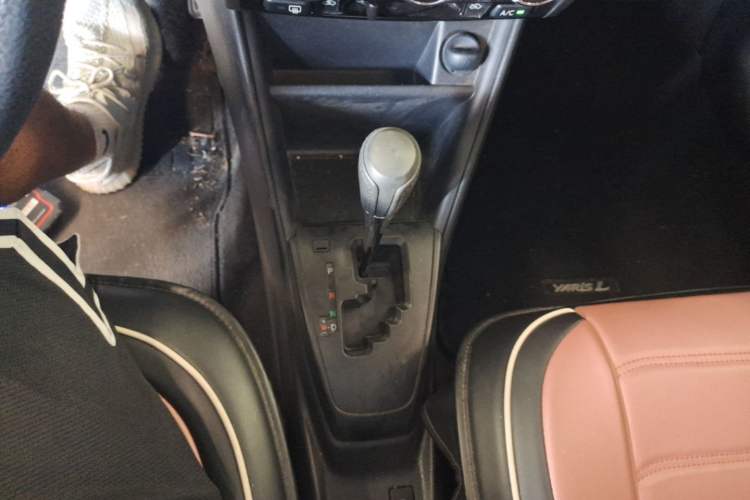 Used Toyota YARiS L Zhi Xuan 2020 1.5L CVT Leading Edition Gear Lever