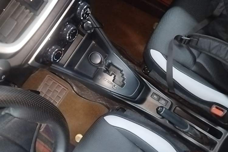 Used Toyota YARiS L Zhi Xuan 2020 1.5L CVT Leading Edition Gear Lever