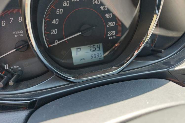 Used Toyota YARiS L Zhi Xuan 2020 1.5L CVT Luxury Edition Odometer Close Up