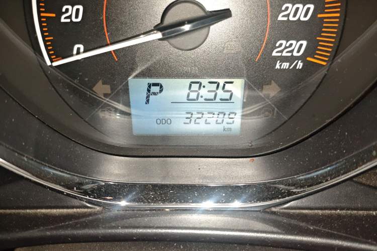 Used Toyota YARiS L Zhi Xuan 2020 1.5L CVT Leading Edition Odometer Close Up