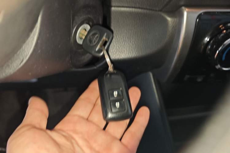 Used Toyota YARiS L Zhi Xuan 2020 1.5L CVT Luxury Edition Vehicle Key