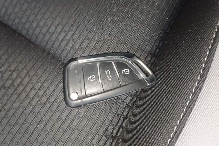 Used Toyota YARiS L Zhi Xuan 2020 X-Trail X 1.5L CVT Leading Edition Vehicle Key