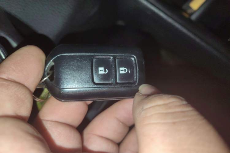 Used Toyota YARiS L Zhi Xuan 2020 X-Trail X 1.5L CVT Leading Edition Vehicle Key