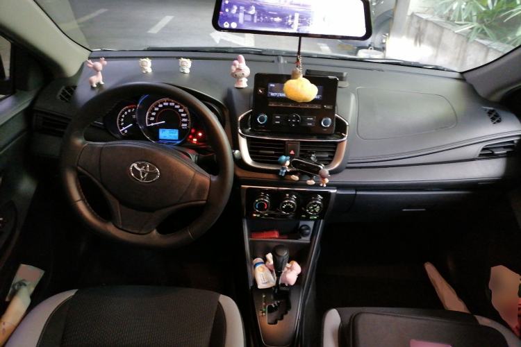 Used Toyota YARiS L Zhi Xuan 2020 X-Trail X 1.5L CVT Leading Edition Center Console