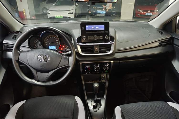 Used Toyota YARiS L Zhi Xuan 2020 1.5L CVT Leading Edition Center Console
