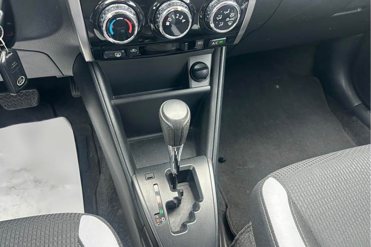 Used Toyota YARiS L Zhi Xuan 2020 1.5L CVT Leading Edition Gear Lever
