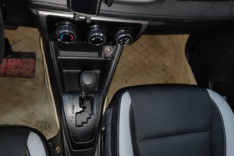 Used Toyota YARiS L Zhi Xuan 2020 1.5L CVT Leading Edition Gear Lever