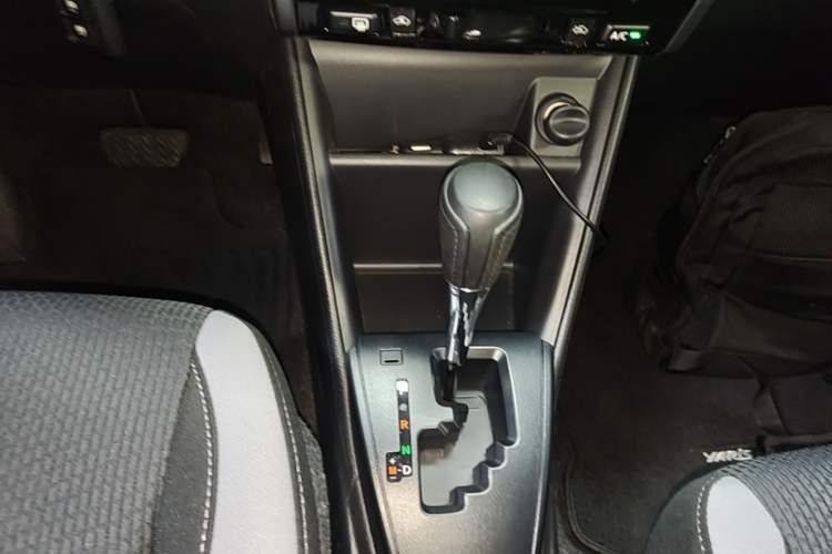 Used Toyota YARiS L Zhi Xuan 2020 1.5L CVT Leading Edition Gear Lever