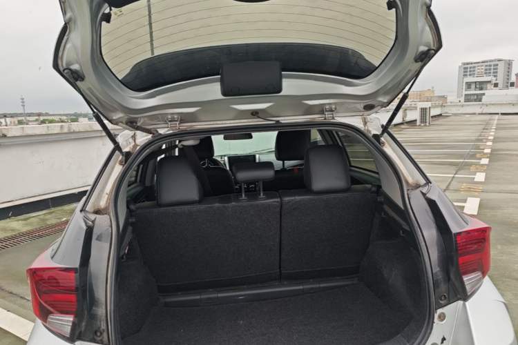 Used Toyota YARiS L Zhi Xuan 2020 X-Trail X 1.5L CVT Luxury Edition Trunk