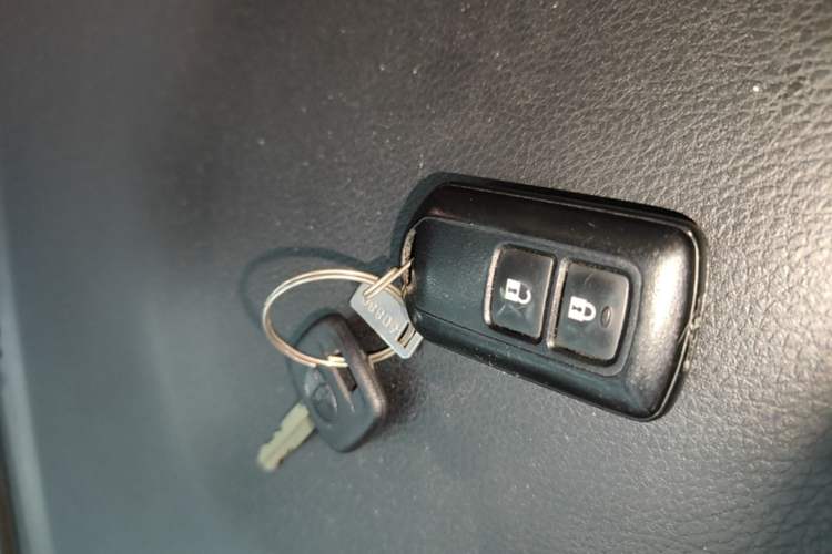 Used Toyota YARiS L Zhi Xuan 2020 1.5L CVT Leading Edition Vehicle Key
