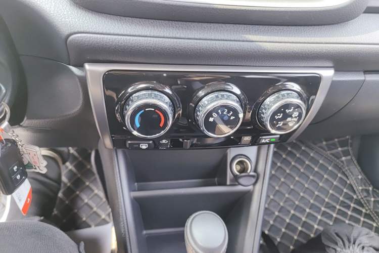 Used Toyota YARiS L Zhi Xuan 2020 1.5L CVT Leading Edition Audio And AC Panel