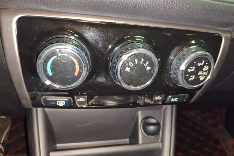 Used Toyota YARiS L Zhi Xuan 2020 1.5L CVT Leading Edition Audio And AC Panel