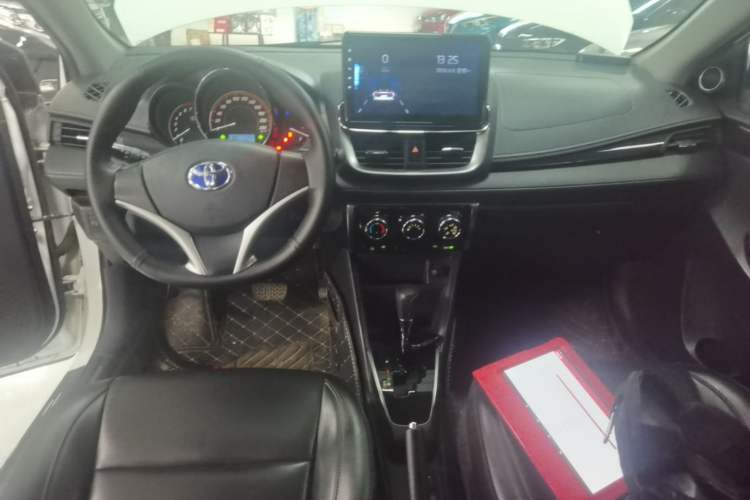 Used Toyota YARiS L Zhi Xuan 2020 X-Trail X 1.5L CVT Luxury Edition Center Console