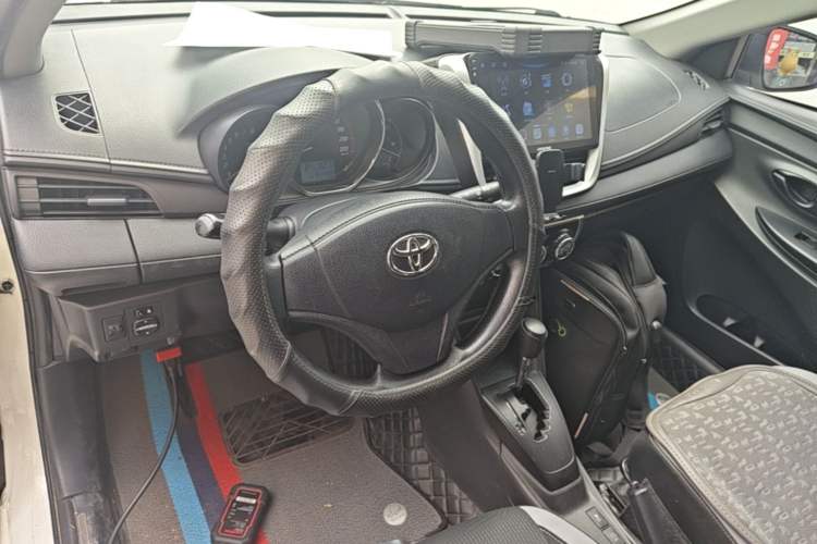 Used Toyota YARiS L Zhi Xuan 2020 1.5L CVT Leading Edition Center Console