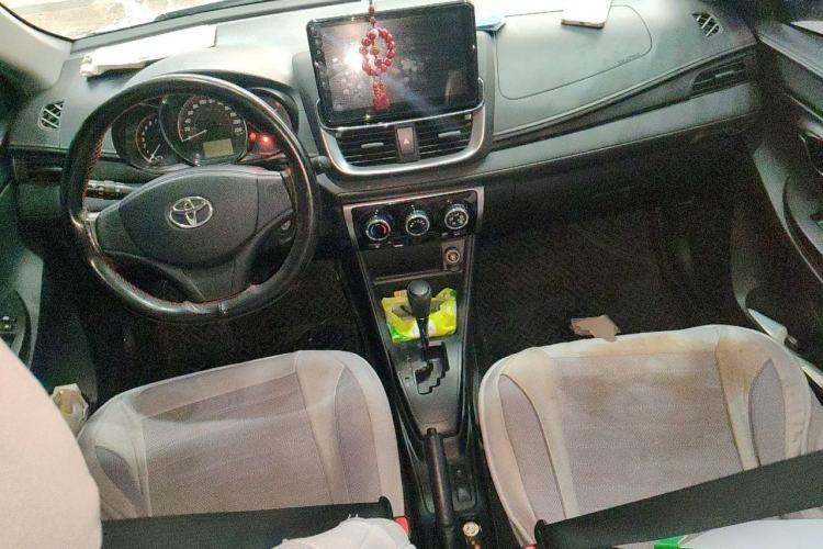 Used Toyota YARiS L Zhi Xuan 2020 X-Trail X 1.5L CVT Leading Edition Center Console