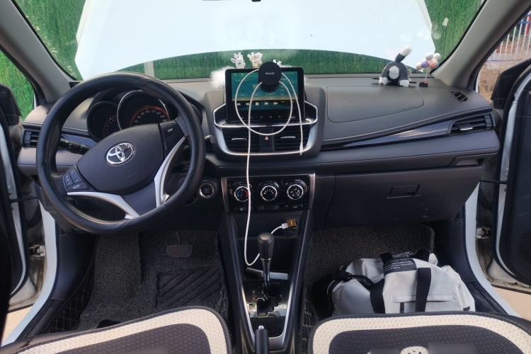 Used Toyota YARiS L Zhi Xuan 2020 1.5L CVT Luxury Edition Center Console