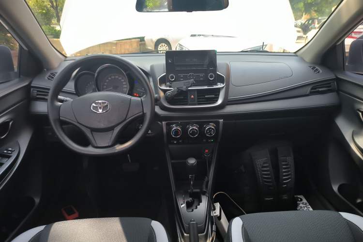 Used Toyota YARiS L Zhi Xuan 2020 X-Trail X 1.5L CVT Leading Edition Center Console
