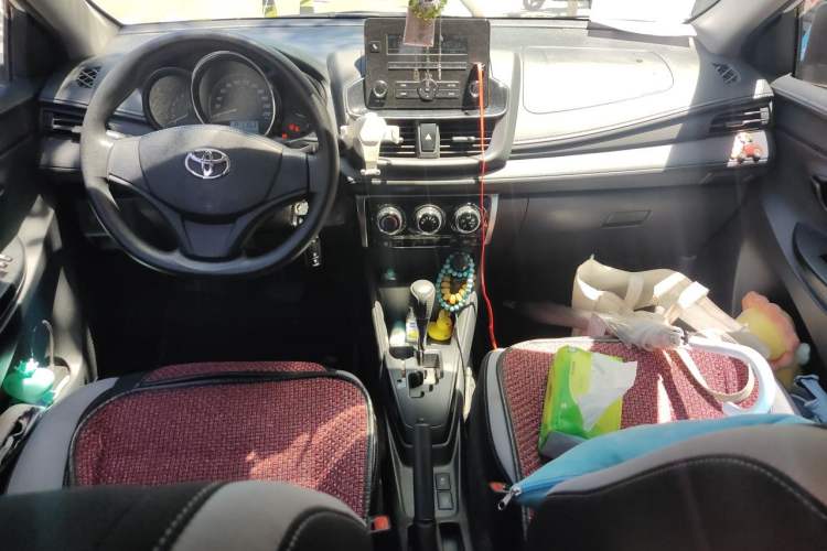 Used Toyota YARiS L Zhi Xuan 2020 1.5L CVT Leading Edition Center Console