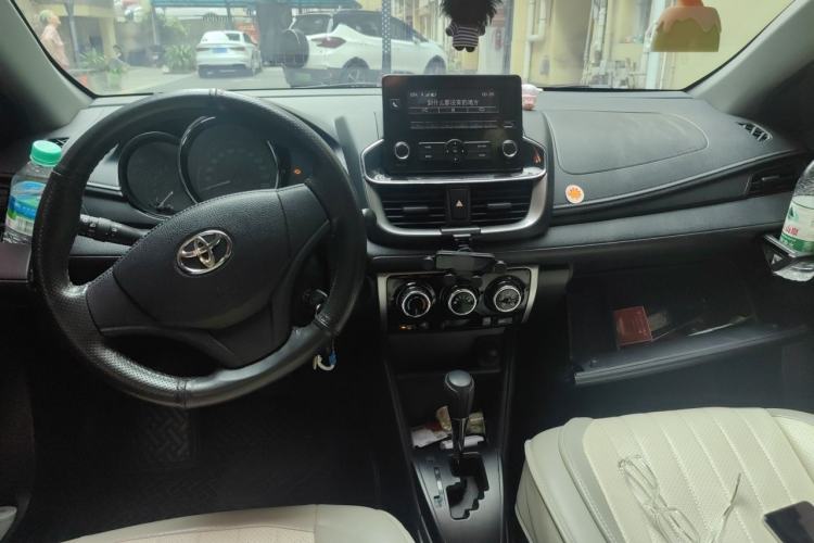 Used Toyota YARiS L Zhi Xuan 2020 1.5L CVT Leading Edition Center Console