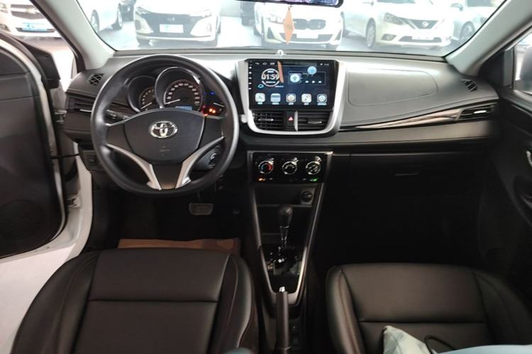 Used Toyota YARiS L Zhi Xuan 2020 1.5L CVT Luxury Edition Center Console