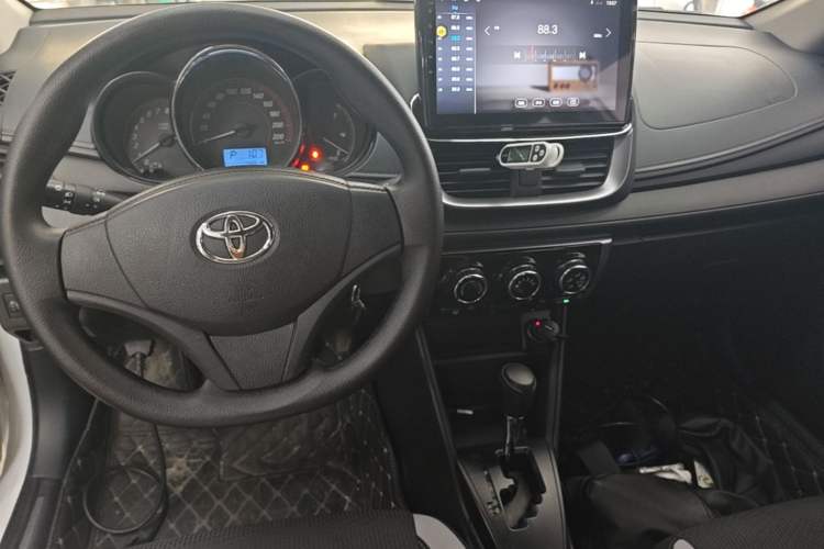 Used Toyota YARiS L Zhi Xuan 2020 1.5L CVT Leading Edition Center Console