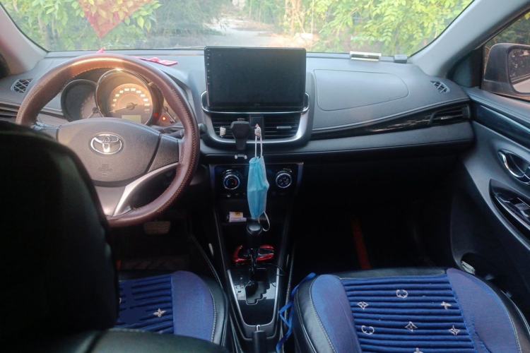 Used Toyota YARiS L Zhi Xuan 2020 1.5L CVT Luxury Edition Center Console