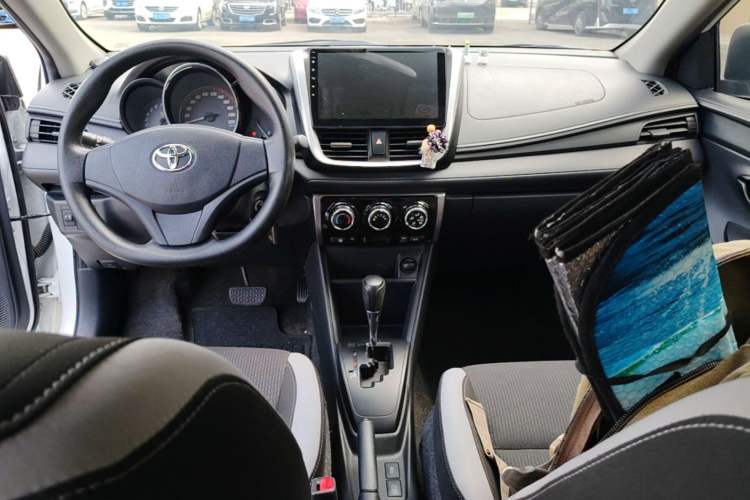 Used Toyota YARiS L Zhi Xuan 2020 X-Trail X 1.5L CVT Leading Edition Center Console