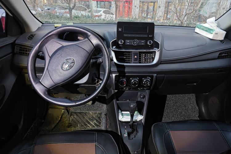 Used Toyota YARiS L Zhi Xuan 2020 1.5L CVT Leading Edition Center Console