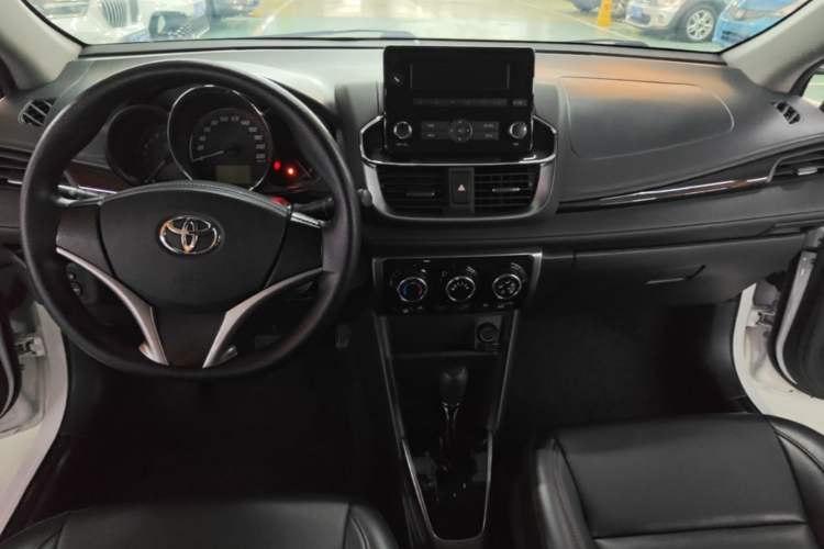 Used Toyota YARiS L Zhi Xuan 2020 1.5L CVT Luxury Edition Center Console