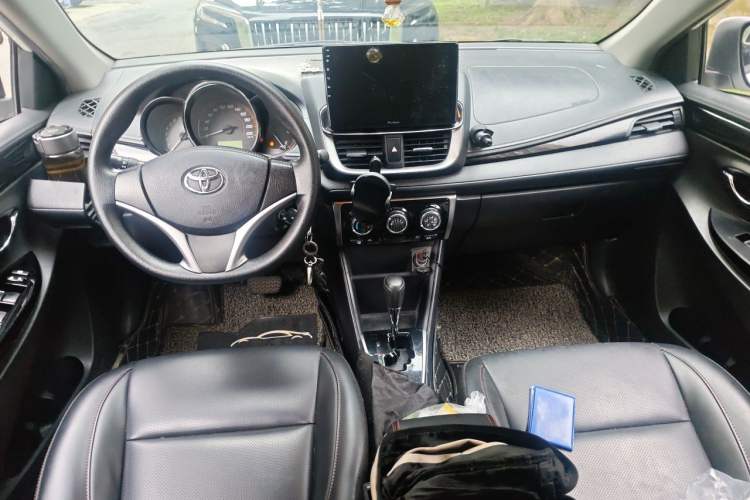 Used Toyota YARiS L Zhi Xuan 2020 X-Trail X 1.5L CVT Luxury Edition Center Console