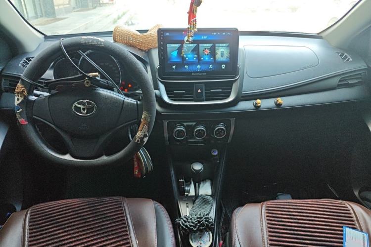 Used Toyota YARiS L Zhi Xuan 2020 1.5L CVT Luxury Edition Center Console