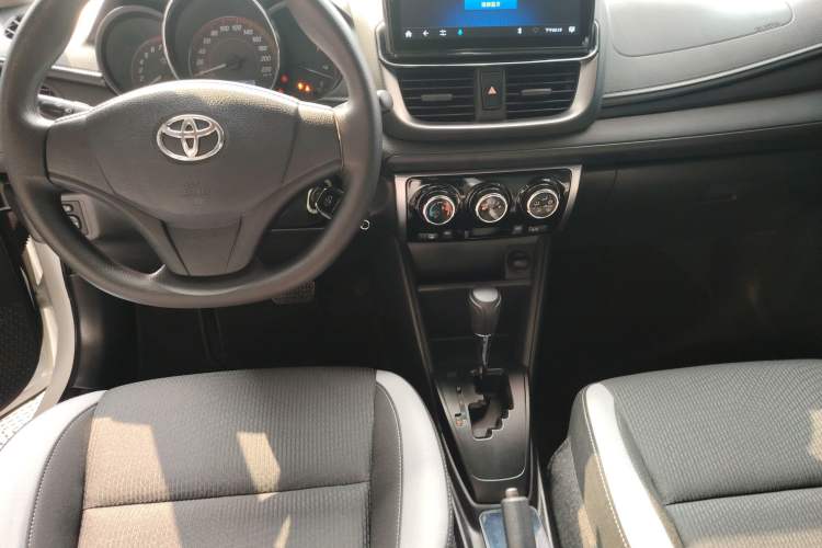 Used Toyota YARiS L Zhi Xuan 2020 X-Trail X 1.5L CVT Leading Edition Center Console