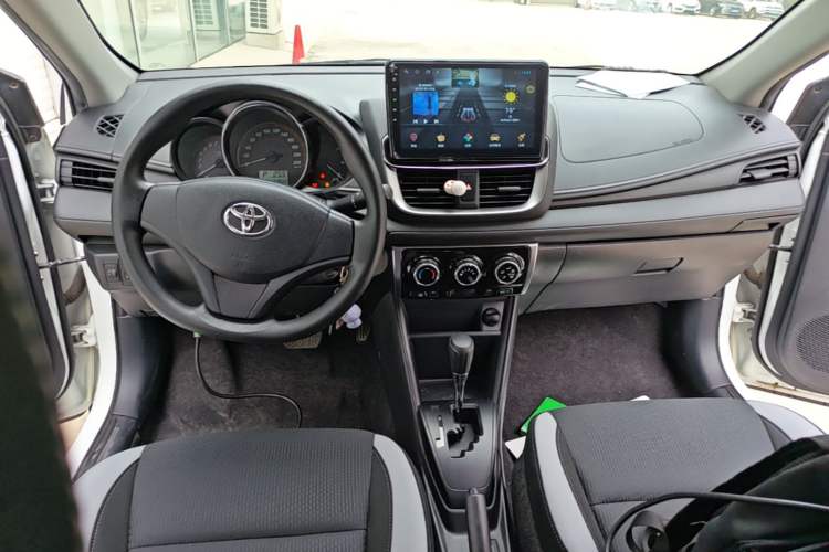 Used Toyota YARiS L Zhi Xuan 2020 X-Trail X 1.5L CVT Leading Edition Center Console