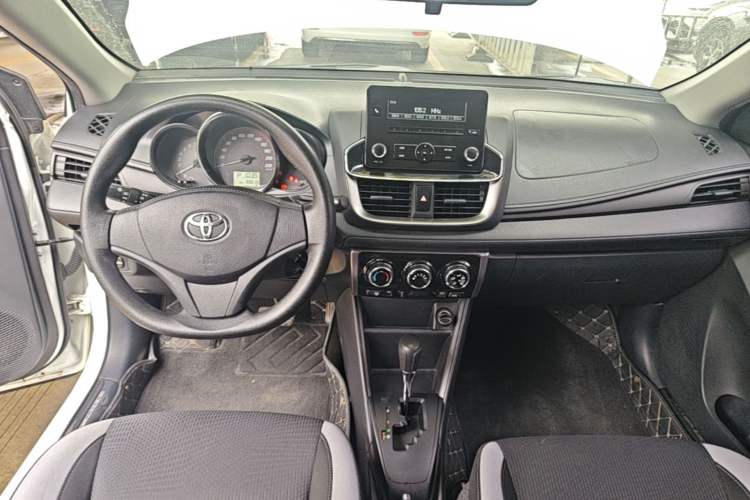 Used Toyota YARiS L Zhi Xuan 2020 X-Trail X 1.5L CVT Leading Edition Center Console